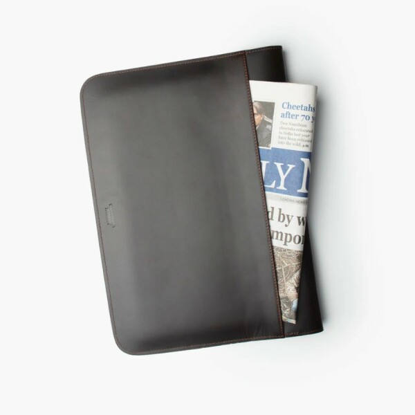 Wachikopa leather case for MacBook Pro 16" with card slot