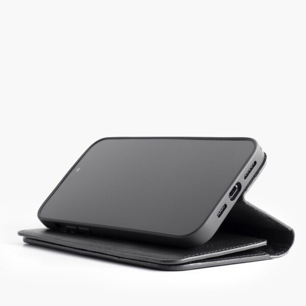 Wachikopa leather case compatible with iPhone 14 Pro with card slot