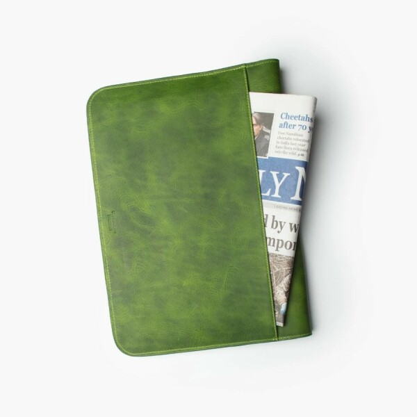 Wachikopa leather case for MacBook Pro 16" with card slot