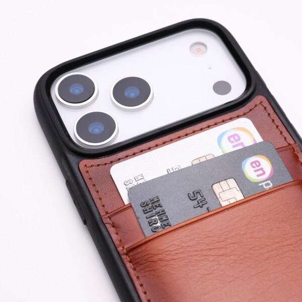 Custodia in pelle Wachikopa per iPhone 17 Pro con slot per schede e protezione